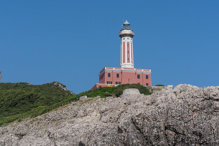 Delt bådtur til Capri øen fra Sorrento, Italien, med naturskøn udsigt og ø-udforskning, foto 8 | wizardtrip