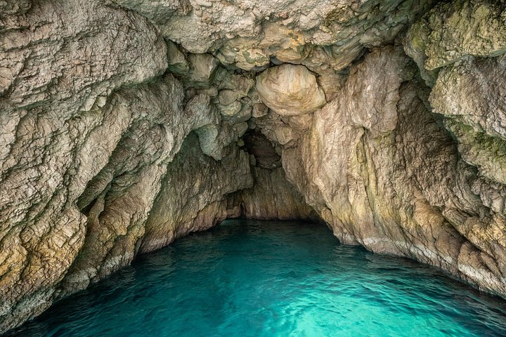 Delt bådtur til Capri øen fra Sorrento, Italien, med naturskøn udsigt og ø-udforskning, foto 9 | wizardtrip