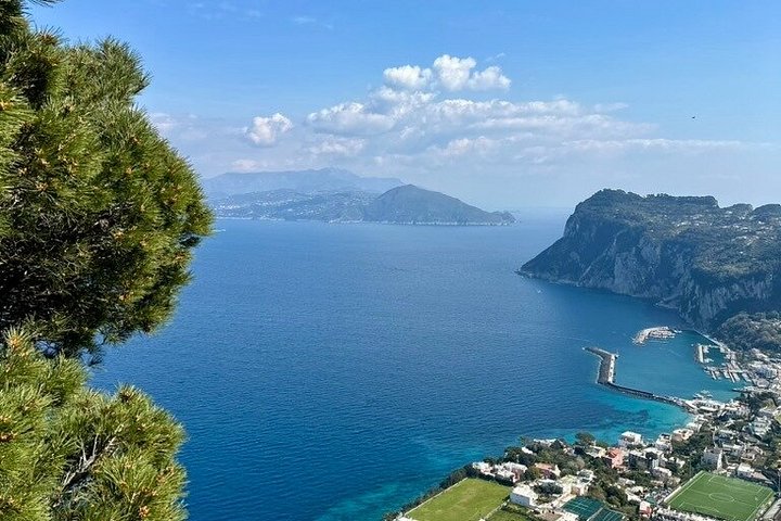 Delt bådtur til Capri øen fra Sorrento, Italien, med naturskøn udsigt og ø-udforskning, foto 12 | wizardtrip