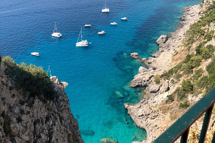 Delt bådtur til Capri øen fra Sorrento, Italien, med naturskøn udsigt og ø-udforskning, foto 15 | wizardtrip