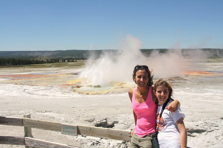 Excursion en petit groupe explorant les geysers, les cascades et la faune de Yellowstone près de Jackson, USA, photo 7 | wizardtrip