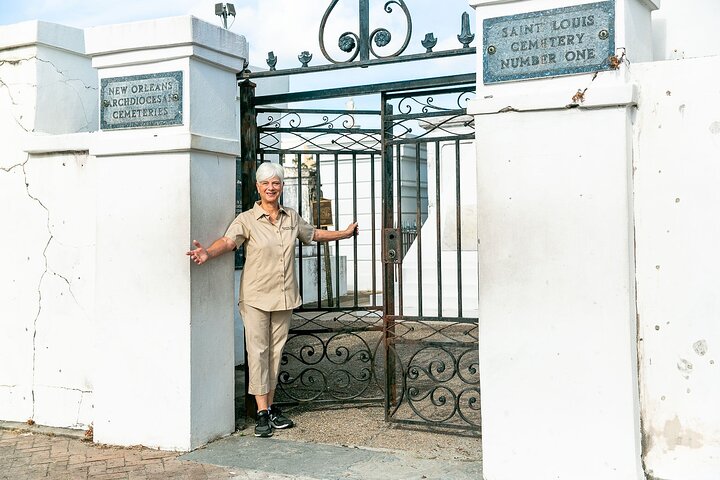 Offisiell vandretur på St. Louis Cemetery No. 1 i New Orleans, som viser historiske graver og gravsteder, foto 7 | wizardtrip