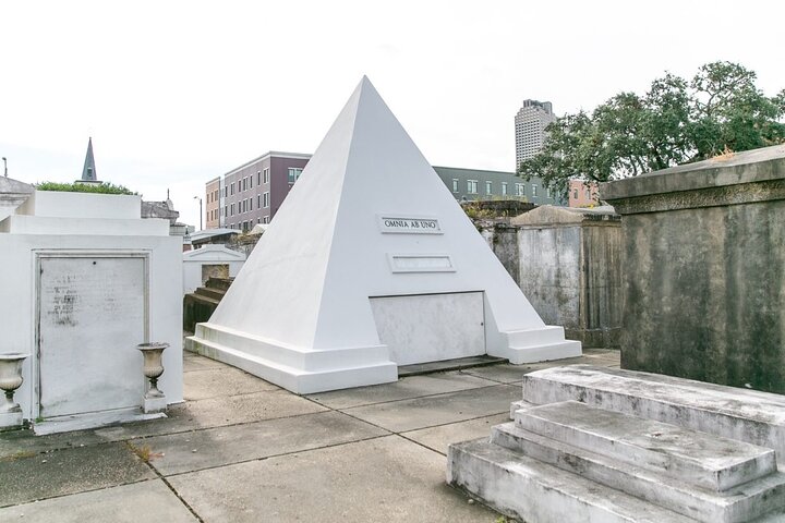 Offisiell vandretur på St. Louis Cemetery No. 1 i New Orleans, som viser historiske graver og gravsteder, foto 10 | wizardtrip