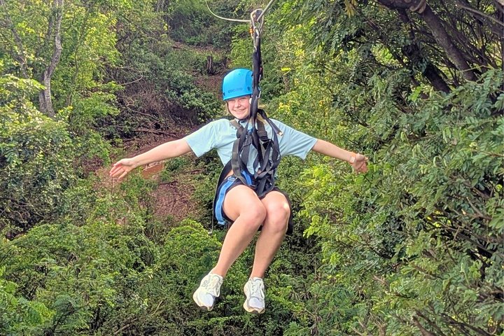 Oplev spændingen ved at zipline gennem junglen i Coral Crater Adventure Park på Oahu, foto 7 | wizardtrip