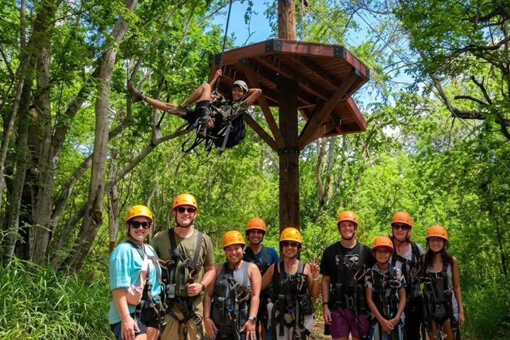Oplev spændingen ved at zipline gennem junglen i Coral Crater Adventure Park på Oahu, foto 8 | wizardtrip