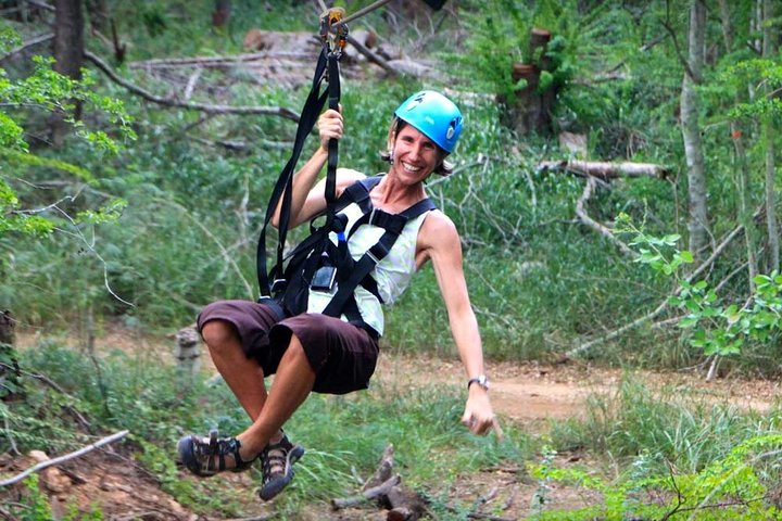 Oplev spændingen ved at zipline gennem junglen i Coral Crater Adventure Park på Oahu, foto 11 | wizardtrip