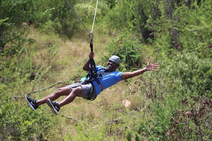 Oplev spændingen ved at zipline gennem junglen i Coral Crater Adventure Park på Oahu, foto 14 | wizardtrip