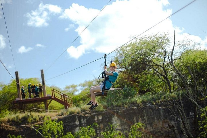 Oplev spændingen ved at zipline gennem junglen i Coral Crater Adventure Park på Oahu, foto 16 | wizardtrip