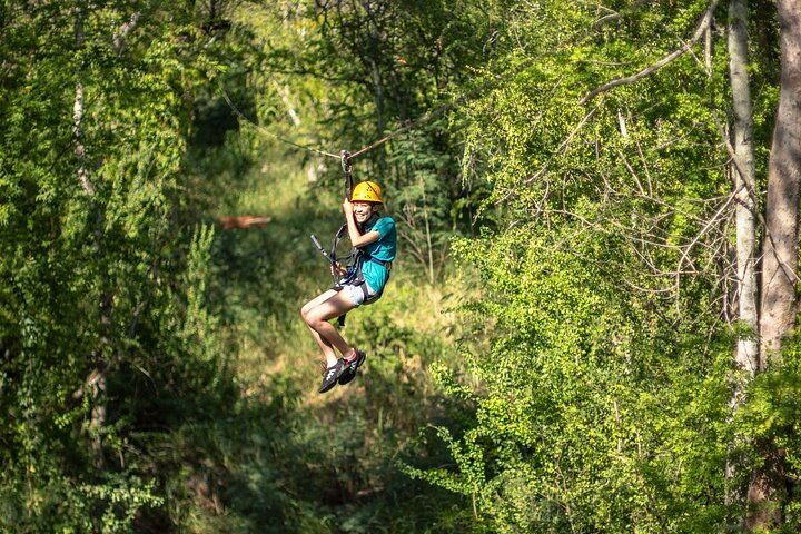 Oplev spændingen ved at zipline gennem junglen i Coral Crater Adventure Park på Oahu, foto 20 | wizardtrip