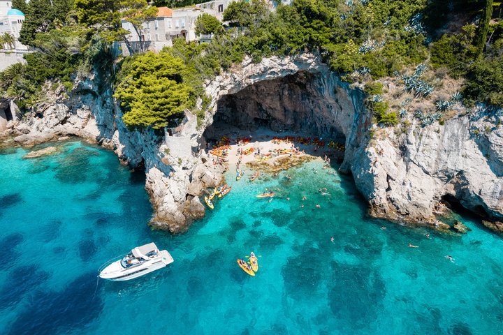 Dubrovnik Sea Kayaking Tour of Lokrum Island and Betina Cave | wizardtrip