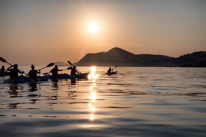 Sunset Sea Kayaking in Dubrovnik with Wine | wizardtrip