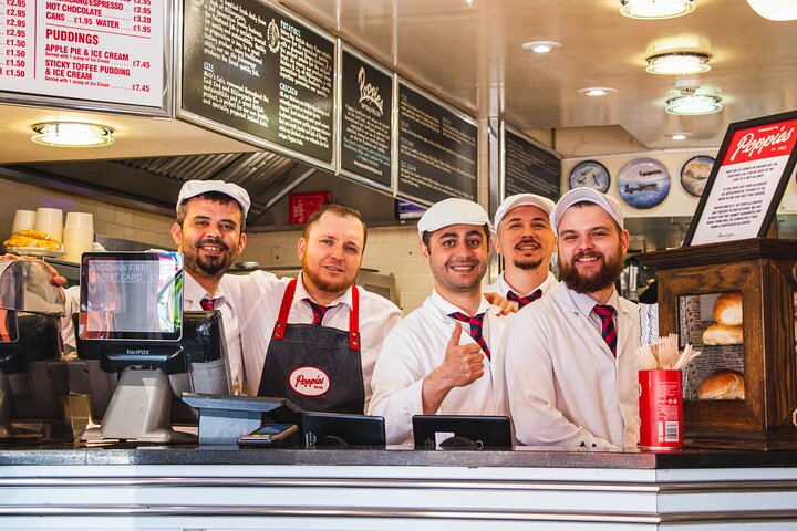 Une visite gastronomique animée dans l'East End historique de Londres, proposant des délices culinaires variés et du street art, photo 9 | wizardtrip