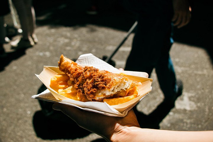 A guided food tour exploring Borough Market and London Bridge, tasting local British delicacies, photo 9 | wizardtrip