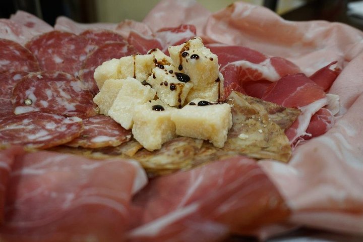 Petit Groupe Tour Culinaire à Bologne – Expérience Locale de Marché et Gastronomie | wizardtrip