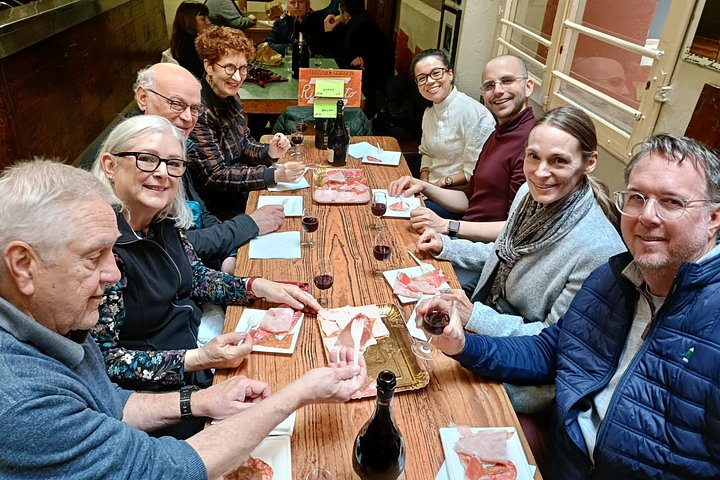 En guidet madtur i Bologna, Italien, der viser lokale markeder og autentiske kulinariske oplevelser, foto 11 | wizardtrip