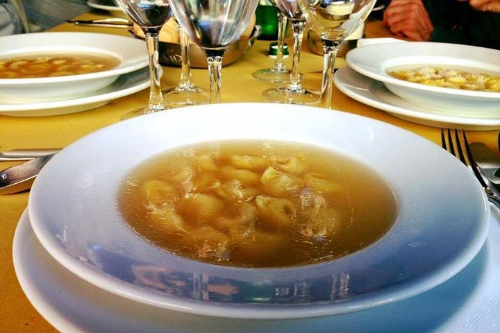 En guidet madtur i Bologna, Italien, der viser lokale markeder og autentiske kulinariske oplevelser, foto 18 | wizardtrip