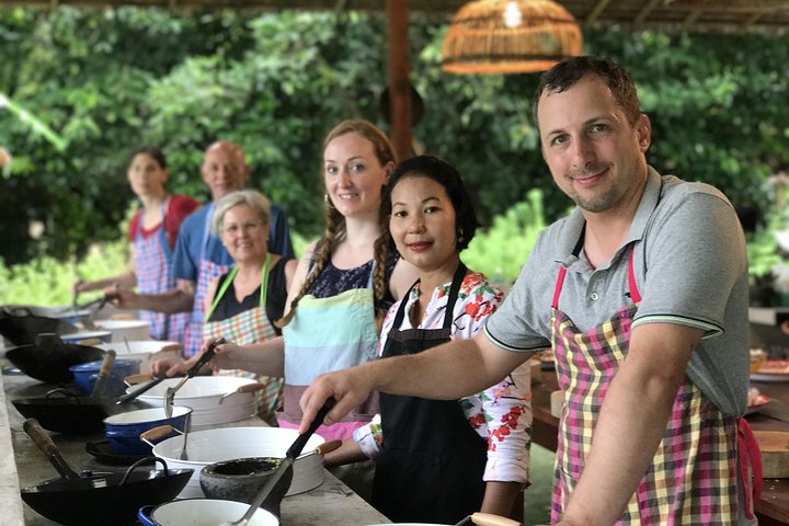Leer authentiek Thais koken van een gevierde chef-kok in een prachtige tuinkeuken in Khao Lak, foto 12 | wizardtrip