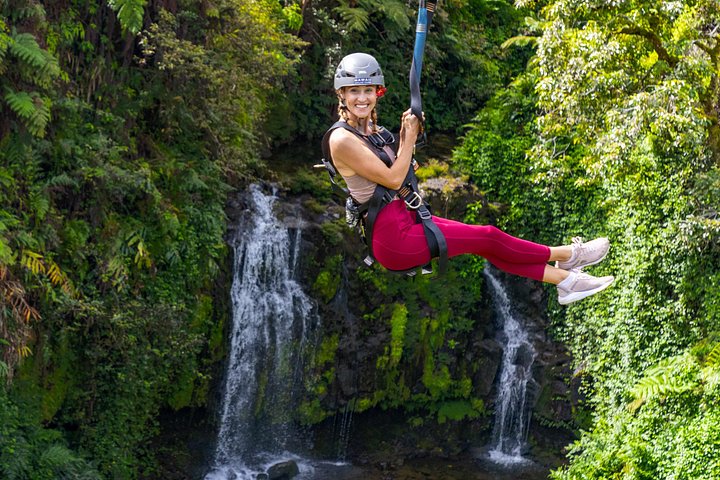 Zipline-avontuur over watervallen en weelderige landschappen op het Big Island van Hawaï, foto 7 | wizardtrip