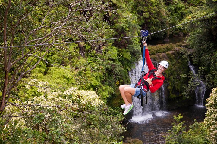 Zipline-avontuur over watervallen en weelderige landschappen op het Big Island van Hawaï, foto 8 | wizardtrip