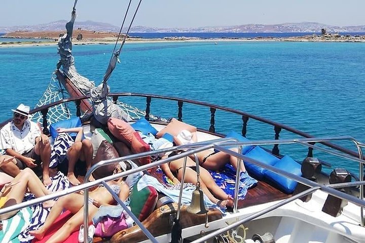 Un crucero escénico en barco desde Mykonos a las islas de Rhenia y Delos, con natación y barbacoa, foto 7 | wizardtrip