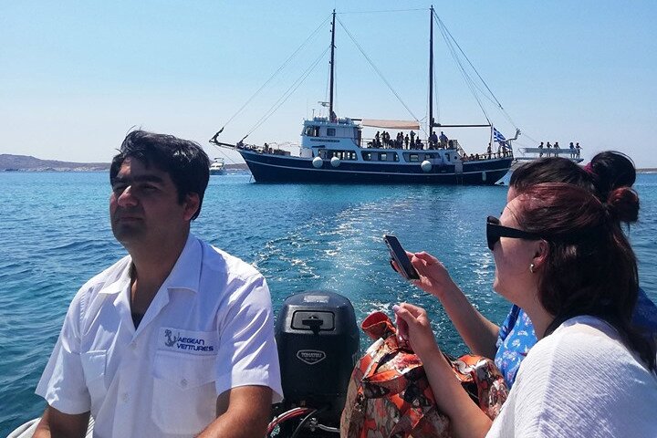 Un crucero escénico en barco desde Mykonos a las islas de Rhenia y Delos, con natación y barbacoa, foto 10 | wizardtrip