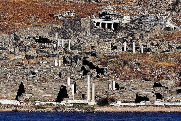 Un crucero escénico en barco desde Mykonos a las islas de Rhenia y Delos, con natación y barbacoa, foto 19 | wizardtrip