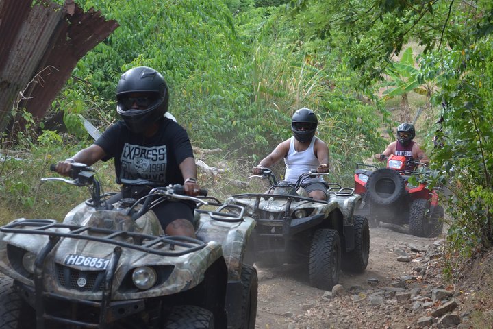 ATV-tur genom frodiga landskap och historiska platser på St. Lucia, foto 29 | wizardtrip