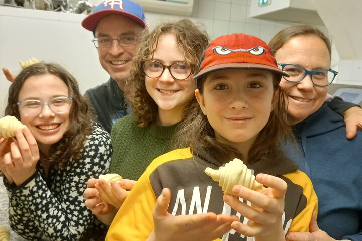 Hands-on French pastry baking class in a Parisian bakery, Le Marais, photo 18 | wizardtrip