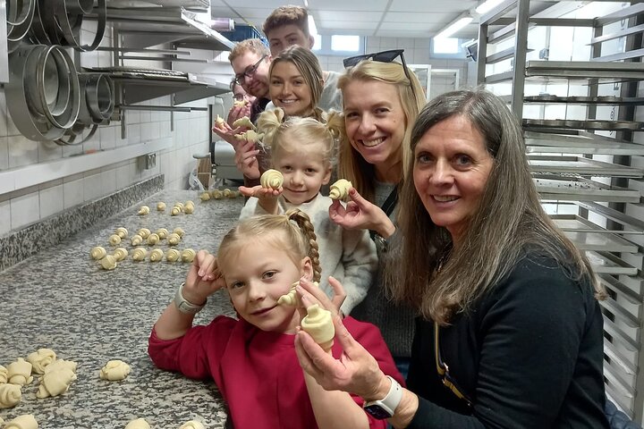 Hands-on French pastry baking class in a Parisian bakery, Le Marais, photo 21 | wizardtrip
