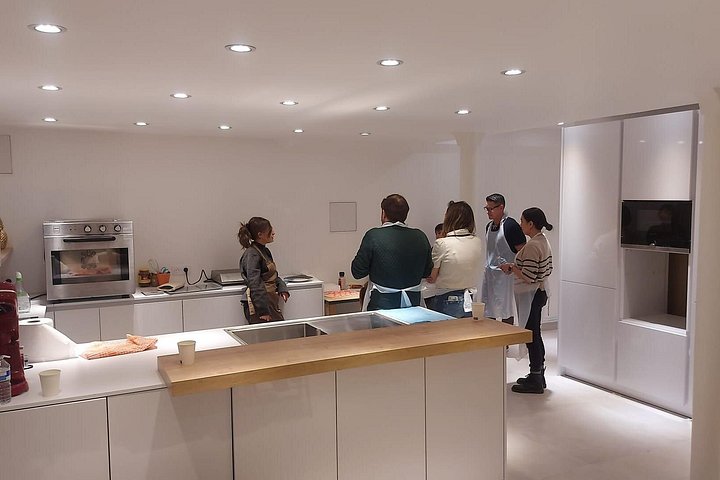 Atelier de macarons en famille dans une cuisine parisienne, photo 6 | wizardtrip