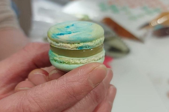Atelier de macarons en famille dans une cuisine parisienne, photo 8 | wizardtrip
