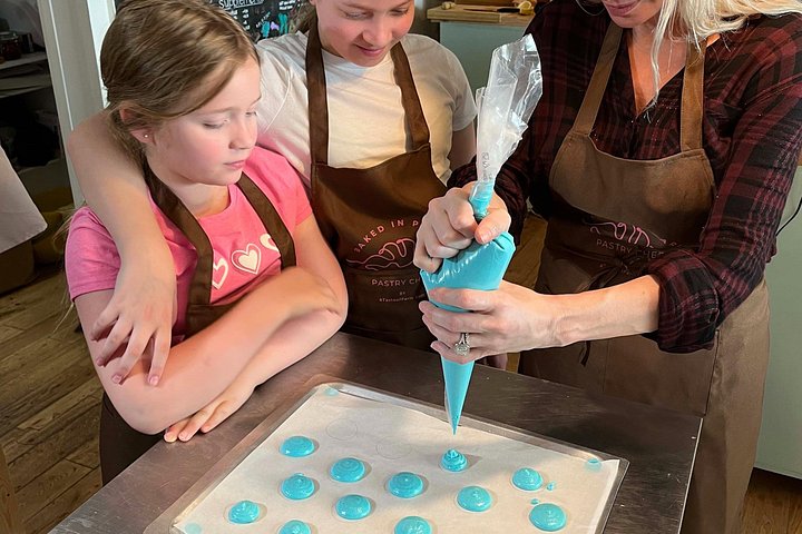 Atelier de macarons en famille dans une cuisine parisienne, photo 10 | wizardtrip