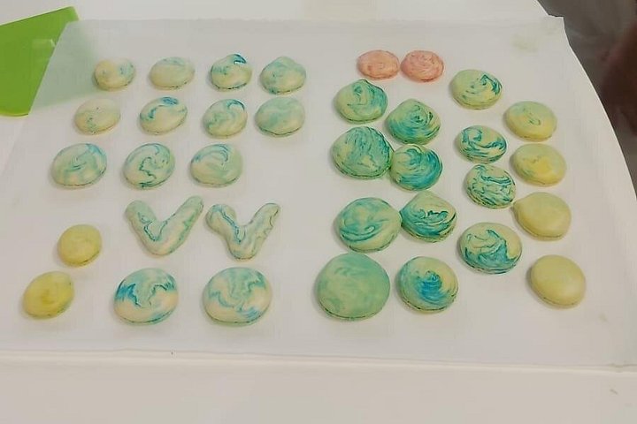 Atelier de macarons en famille dans une cuisine parisienne, photo 17 | wizardtrip
