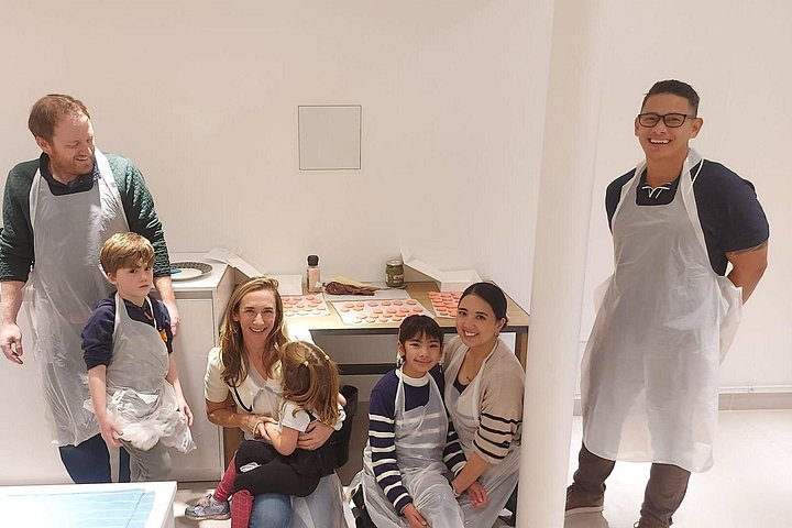 Atelier de macarons en famille dans une cuisine parisienne, photo 22 | wizardtrip
