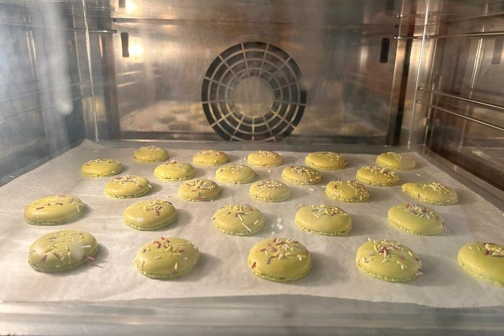 Atelier de macarons en famille dans une cuisine parisienne, photo 23 | wizardtrip