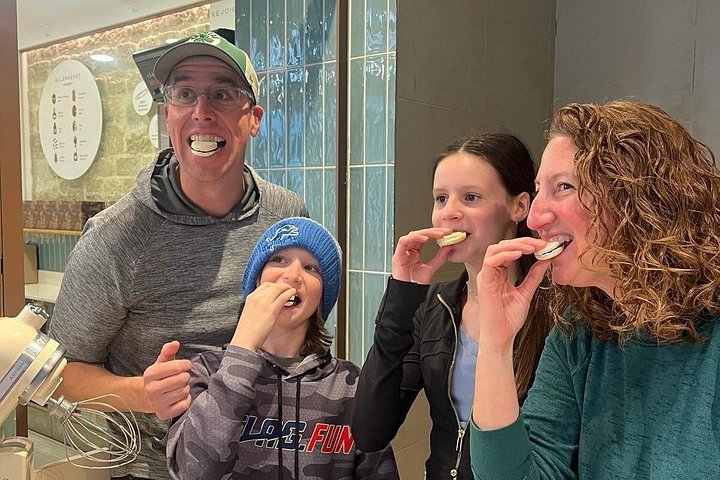 Atelier de macarons en famille dans une cuisine parisienne, photo 35 | wizardtrip