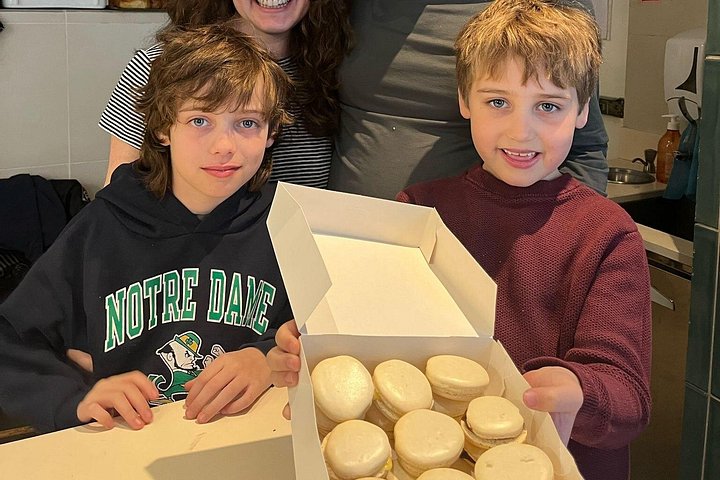 Atelier de macarons en famille dans une cuisine parisienne, photo 37 | wizardtrip