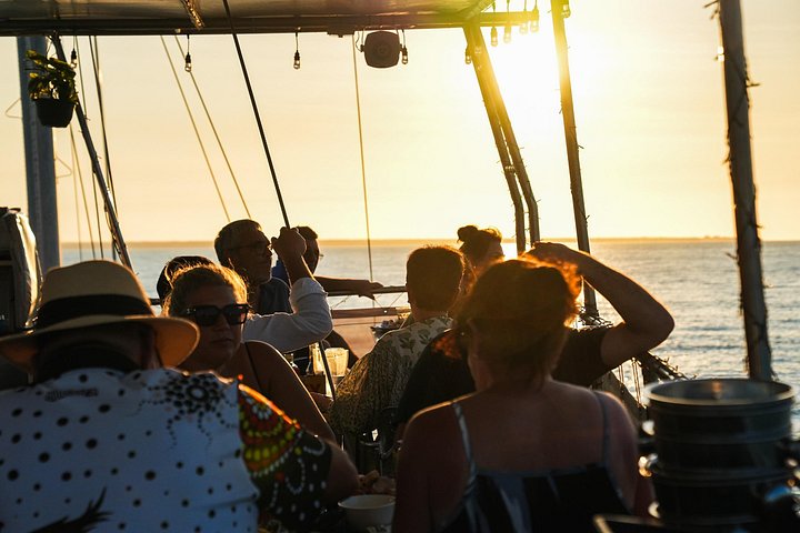 Sonnenuntergangs-Dinnerkreuzfahrt im Darwin Harbour mit malerischer Aussicht und feinem Essen, Foto 15 | wizardtrip