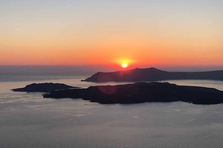 サントリーニ島のワインツアー、断崖絶壁のワイナリーでの夕日とワインテイスティング、写真13 | wizardtrip