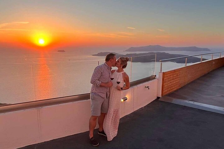 サントリーニ島のワインツアー、断崖絶壁のワイナリーでの夕日とワインテイスティング、写真31 | wizardtrip
