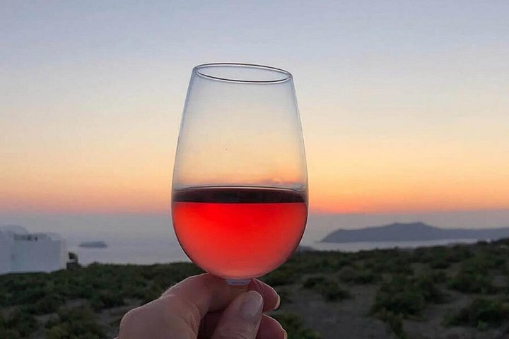 サントリーニ島のワインツアー、断崖絶壁のワイナリーでの夕日とワインテイスティング、写真46 | wizardtrip