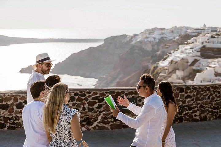 Tour privado personalizado pelos destaques de Santorini, incluindo Oia, cúpulas azuis e praias, foto 7 | wizardtrip