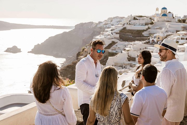 Tour privado personalizado pelos destaques de Santorini, incluindo Oia, cúpulas azuis e praias, foto 8 | wizardtrip