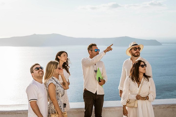 Tour privado personalizado pelos destaques de Santorini, incluindo Oia, cúpulas azuis e praias, foto 10 | wizardtrip