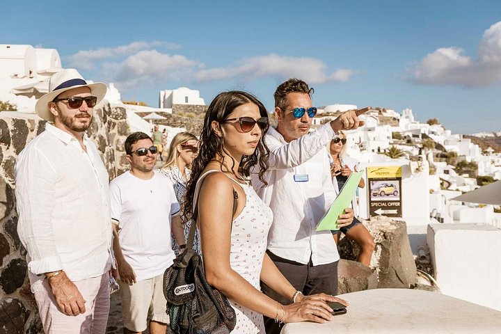 Tour privado personalizado pelos destaques de Santorini, incluindo Oia, cúpulas azuis e praias, foto 12 | wizardtrip