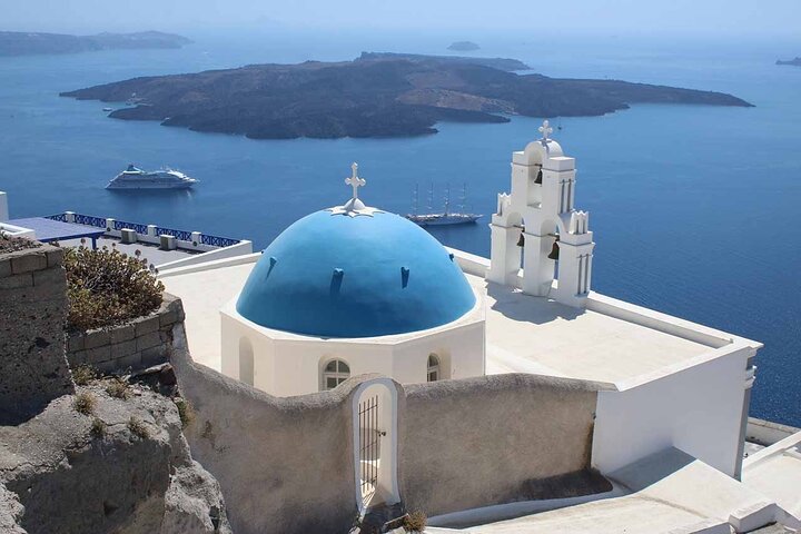 Tour privado personalizado pelos destaques de Santorini, incluindo Oia, cúpulas azuis e praias, foto 18 | wizardtrip