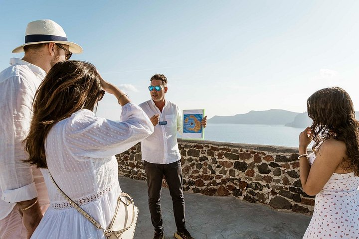 Tour privado personalizado pelos destaques de Santorini, incluindo Oia, cúpulas azuis e praias, foto 23 | wizardtrip