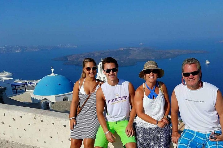 Tour privado personalizado pelos destaques de Santorini, incluindo Oia, cúpulas azuis e praias, foto 24 | wizardtrip