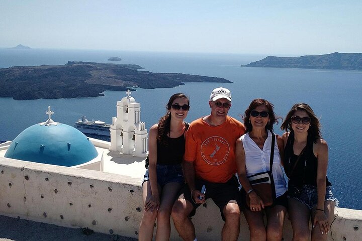 Tour privado personalizado pelos destaques de Santorini, incluindo Oia, cúpulas azuis e praias, foto 25 | wizardtrip