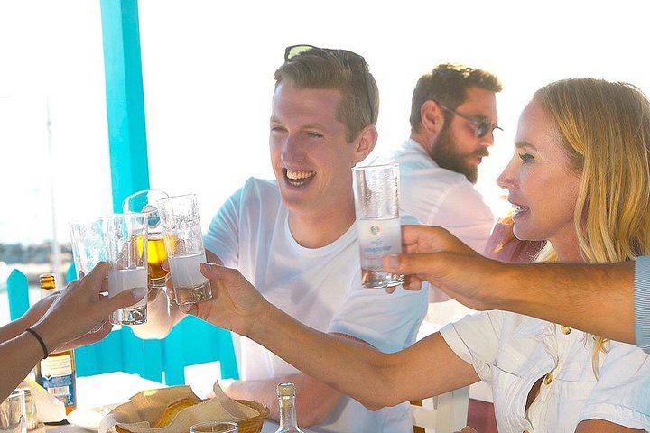 Tour privado personalizado pelos destaques de Santorini, incluindo Oia, cúpulas azuis e praias, foto 37 | wizardtrip